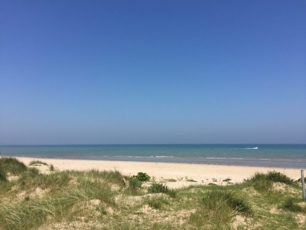 Nous descendons directement vers la plage de Quinéville.