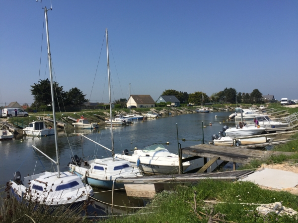 Nous rejoignons le port de plaisance.