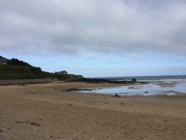 Sur la plage de Siouville-Hague, nous nous dirigeons vers l'escalier des Banques pour revenir à notre point de départ.