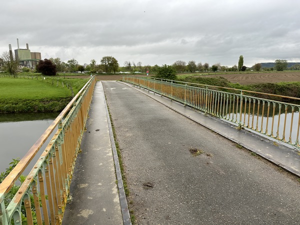 Nous sommes partis du parking route de l'Eure, et traversons la passerelle de la Voie Verte Seine Eure.