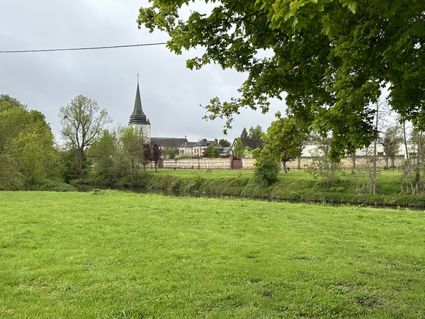 Nous arrivons à Léry, nous restons sur la rive droite de l'Eure.
