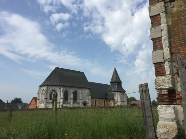 L'église Saint-Ouen d'Infreville date du XIIIe siècle pour sa partie la plus ancienne. La tour date du XVe et le choeur du XVIe. La nef a été reconstruite au XIXe siècle. Le résultat est un puzzle assez étonnant.