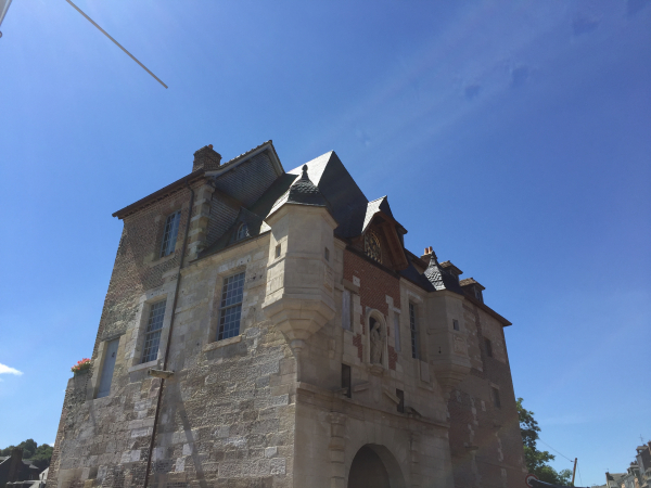 Honfleur, la Lieutenance. Dernier vestige des fortifications de Honfleur, le bâtiment était le logement du lieutenant du roi.