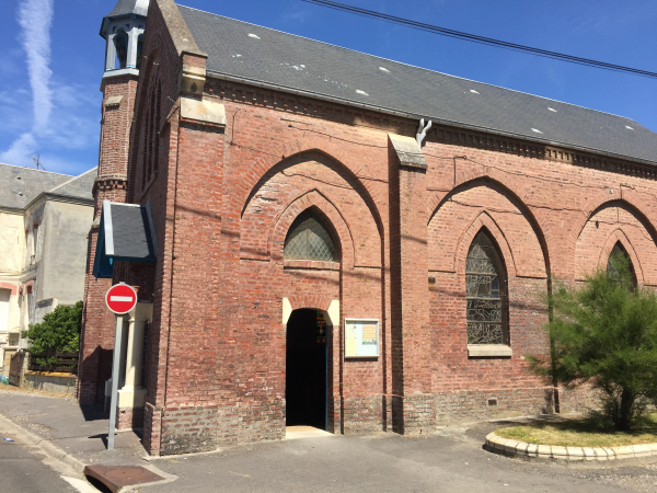 Nous sommes revenus à Cayeux-sur-Mer, et entrons dans la Chapelle Notre-Dame-de-la-Mer, chapelle des Marins (XIXe). Elle est entrenue par une association de sauvegarde.