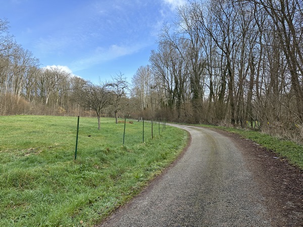 Un deuxième virage abandonné de la D840 nous permet de rejoindre tranquillement St-Pierre-des-Fleurs.