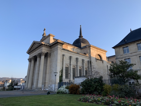 Nous longeons l'église Sainte-Madeleine (XVIIIe), ancienne église de l'Hôtel-Dieu.