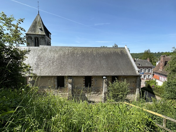 L'escalier débouche au pied de l'église St-Pierre-et-St-Paul, fin de notre étape.