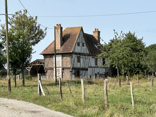 Vieille maison normande de St-Aubin-du-Thenney.