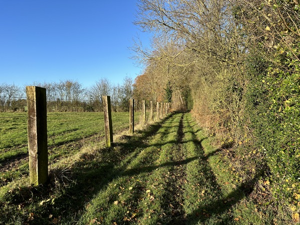 Nous marchons maintenant vers Houlbec-près-le-Gros-Theil.