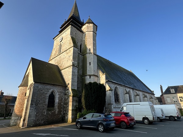 Je pars du parking de l'église Saint-Georges. Le tilleul qui a donné son nom au village se situait près de l'église, il a disparu depuis plus de 150 ans.