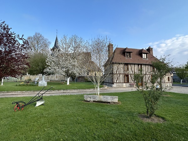 Centre bourg de Saint-Nicolas du Bosc.