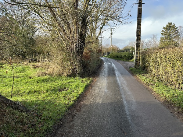 Depuis 2019, le circuit ne traverse plus la D438, et alterne les petites routes, les rues et les chemins au nord de Bourgtheroulde.