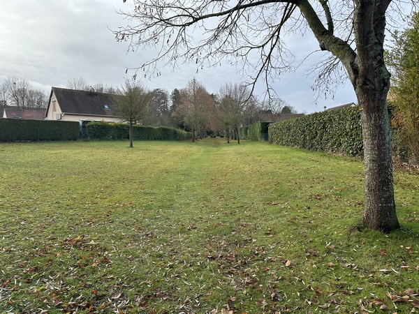 Le balisage jaune est assez régulier et évite de se perdre. A remarquer, la qualité d'entretien de ces chemins.