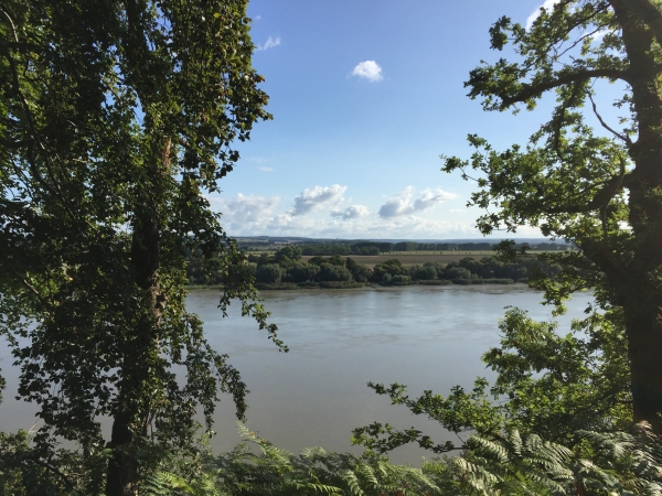 Nous avons descendu le Val de la Haye. Nous sommes maintenant sur la berge de la Seine.