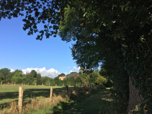 Nous quittons le bord de Seine, montons le Val de la Briqueterie et rejoignons le chemin de la Sablonnière.