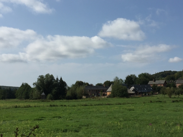 Nous arrivons au niveau des Granges du Bout de la Ville, nous ne sommes plus loin de Montville.