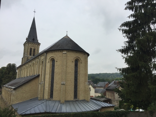 Nous partons de l'église Saint-Nicolas de Malaunay et montons dans l'impasse qui devient chemin au-dessus du bourg.