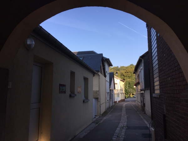 Nous choisissons de traverser Montville jusqu'au Parc de Loisirs, entre Cailly et Clérette.