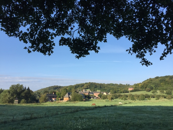 Nous arrivons dans la vallée de la Clérette par le délicieux chemin de la Fontaine-des-Frênes.