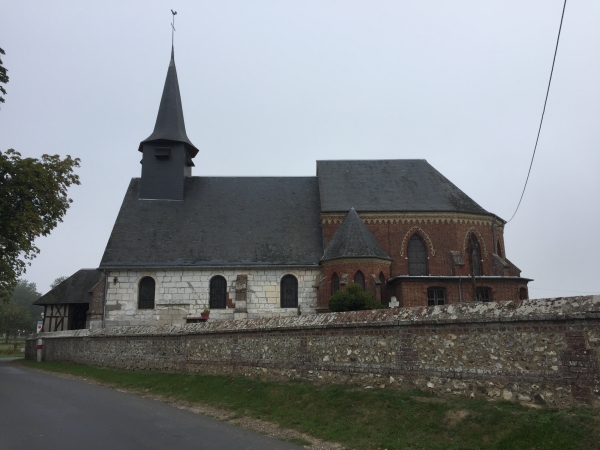 Nous arrivons à l'église Saint-Aubin (XVIIe XIXe) de Bosnormand.
