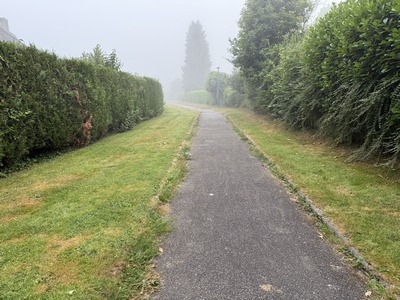 Nous suivons cette rue piétonne en direction de la rue Emile Eliot.