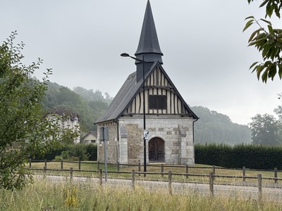 Chapelle St-Hélier (XVIe). C'est l'ancienne chapelle du château seigneurial de Barentin, détruit durant la guerre de cent ans.