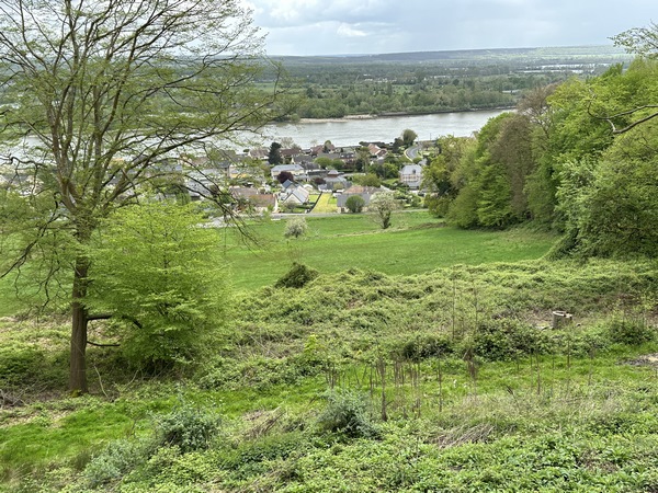Le belvédère offre une vue imprenable sur Saint-Paul et la vallée de la Seine.