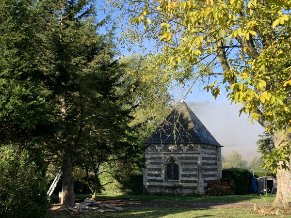 Chapelle Saint-Leu du hameau de Montagny à Nolleval. L'église du hameau de Montagny à Nolléval est détruite en 1832. De cet édifice en grande partie du XIe siècle, ne subsiste que la chapelle Saint-Leu. On ferme le côté qui ouvrait sur l'église, on construit un porche devant la porte et on installe une cloche et son clocheton.  (Observatoire du Patrimoine Religieux)