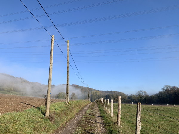 Nolleval, chemin de la Forge. Nous sommes sur l'ancienne voie ferrée de Charleval à Serqueux.