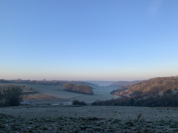Les Grandes Ventes, à peine quittée la place de l'église, nous découvrons le spectacle du vallon de la Basse Canne.