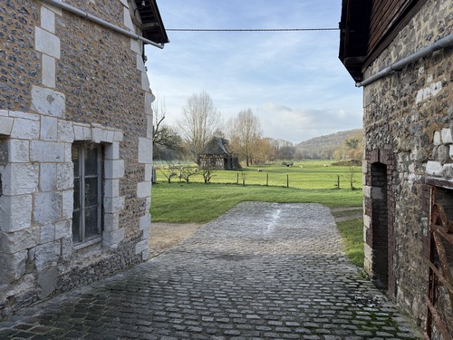 Nous repassons par le bourg pour fermer la boucle.
