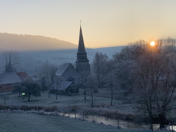 Muchedent, chemin de la Girafe, nous admirons le lever de soleil sur la Varenne et Muchedent.