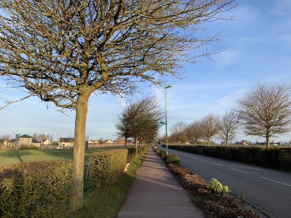 St-Martin-en-Campagne, rue des Pêcheurs. Nous avons quitté le parking du Musée de l'Histoire de la Vie Quotidienne pour rejoindre le GR 21 dans quelques dizaines de mètres.