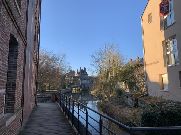 Nous suivons les cours d'eau jusqu'au jardin de l'Abbaye.