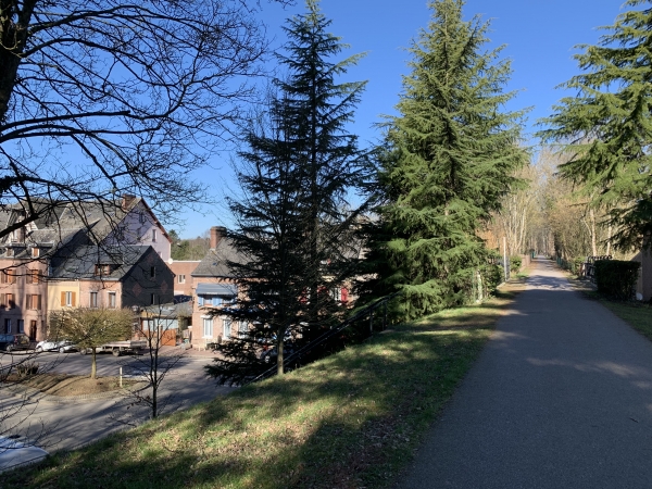 La Voie Verte passe au-dessus de l'Avenue des Sources.