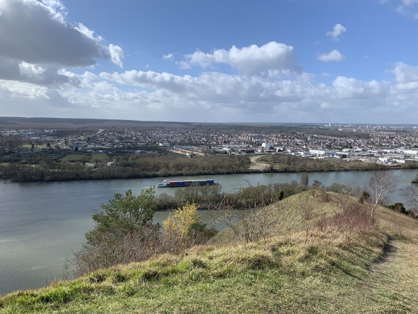 Panorama du sommet des coteaux Saint-Adrien. La vue est époustouflante.