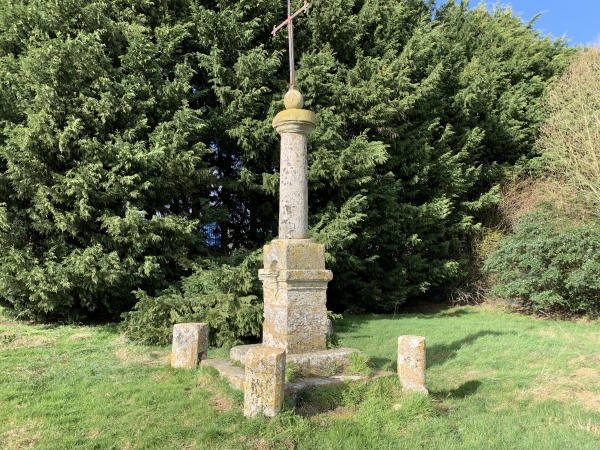 Chemin de la Croix de Pierre à Belbeuf, nous avons bientôt terminé notre boucle.