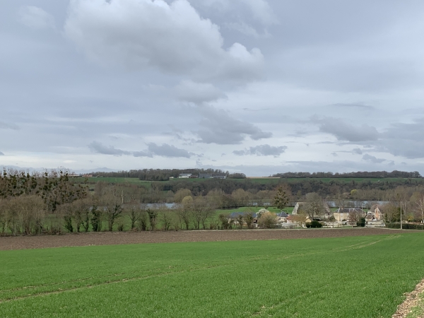Chemin de l'Epte, descente vers le Château de Beausséré.