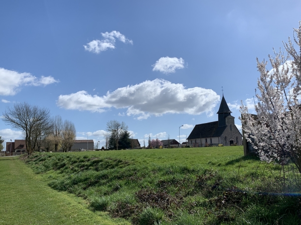 Retour à Gauville-la-Campagne, le parking est près de l'église.