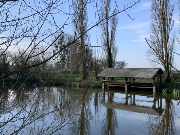 Mare de Troquetil avec son lavoir à crémaillère restauré.