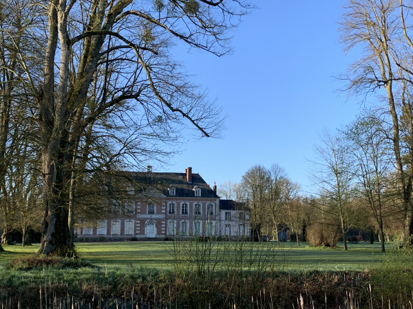 Château de Saint-Léger (chambres & gite), XVIIIè siècle. Ce château est lié au château de Bosmelet, bien connu des randonneurs de Seine-Maritime, par mariage de Marie-Thomas du Fossé de Bosmelet.