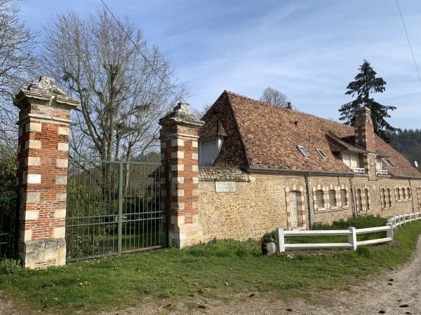L'ancienne Abbaye du Parc dans le domaine du château d'Harcourt.