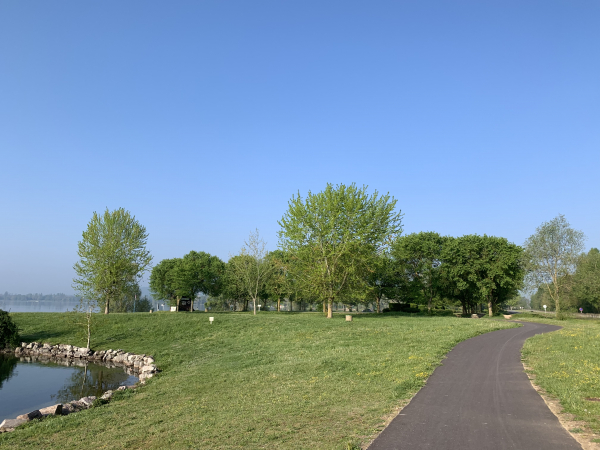 Nous arrivons au bord du lac des Deux Amants par l'Île Adeline.
