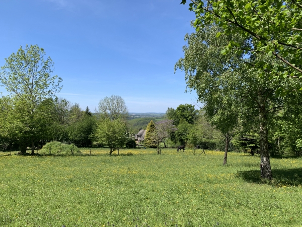 Le paysage de bocage contraste avec celui des gorges et celui des roches.
