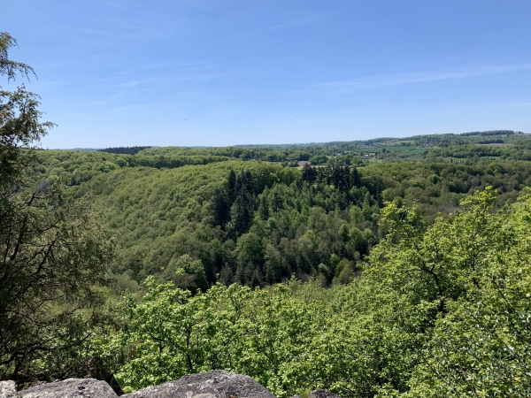 Nous arrivons aux roches d'Oëtre, le spectacle est époustouflant.