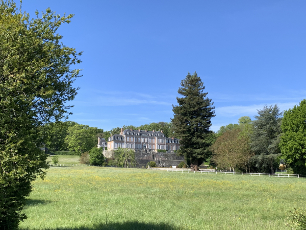Château de Sassy vu depuis la D752.