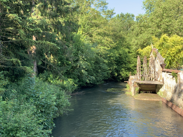 Vieux moulin sur son bras de l'Epte.