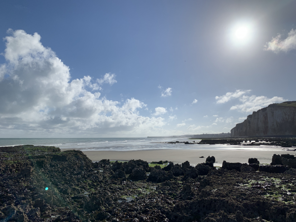 Nous quittons la partie rocheuse, désormais nous aurons le confort du sable jusqu'à Dieppe. La partie rocheuse fait, à peu près, 1/4 du parcours sur le platier.