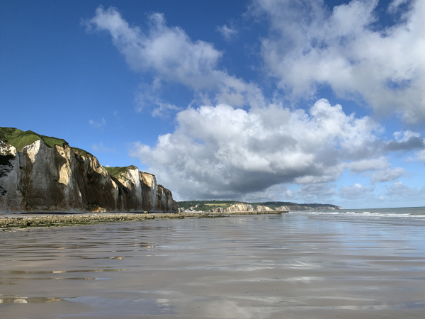 Regard arrière vers la plage de Pourville. Il y a, à peu près, 4 km entre Pourville et Dieppe par le platier.