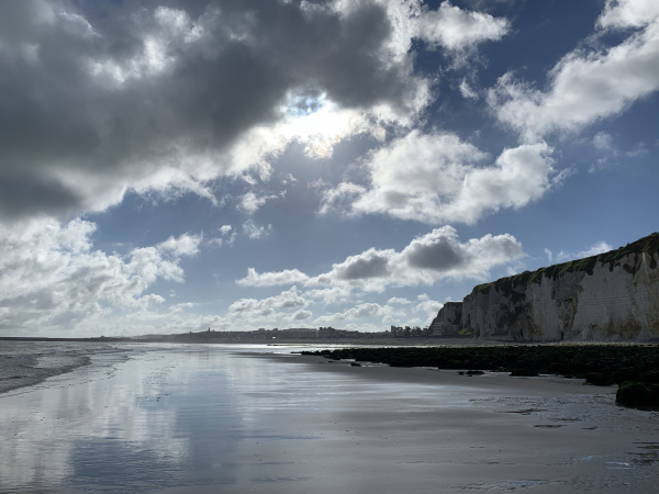 Nous arrivons en vue de la plage de Dieppe.